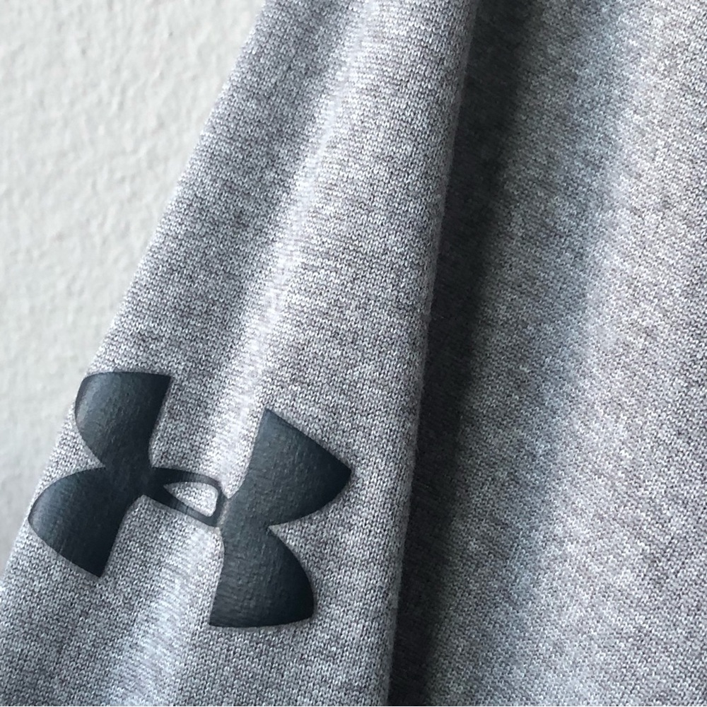 3/$25 UNDER ARMOUR Men’s Palm Springs Gray Zip Up Warm Up Jacket with Hood - Picture 8 of 11